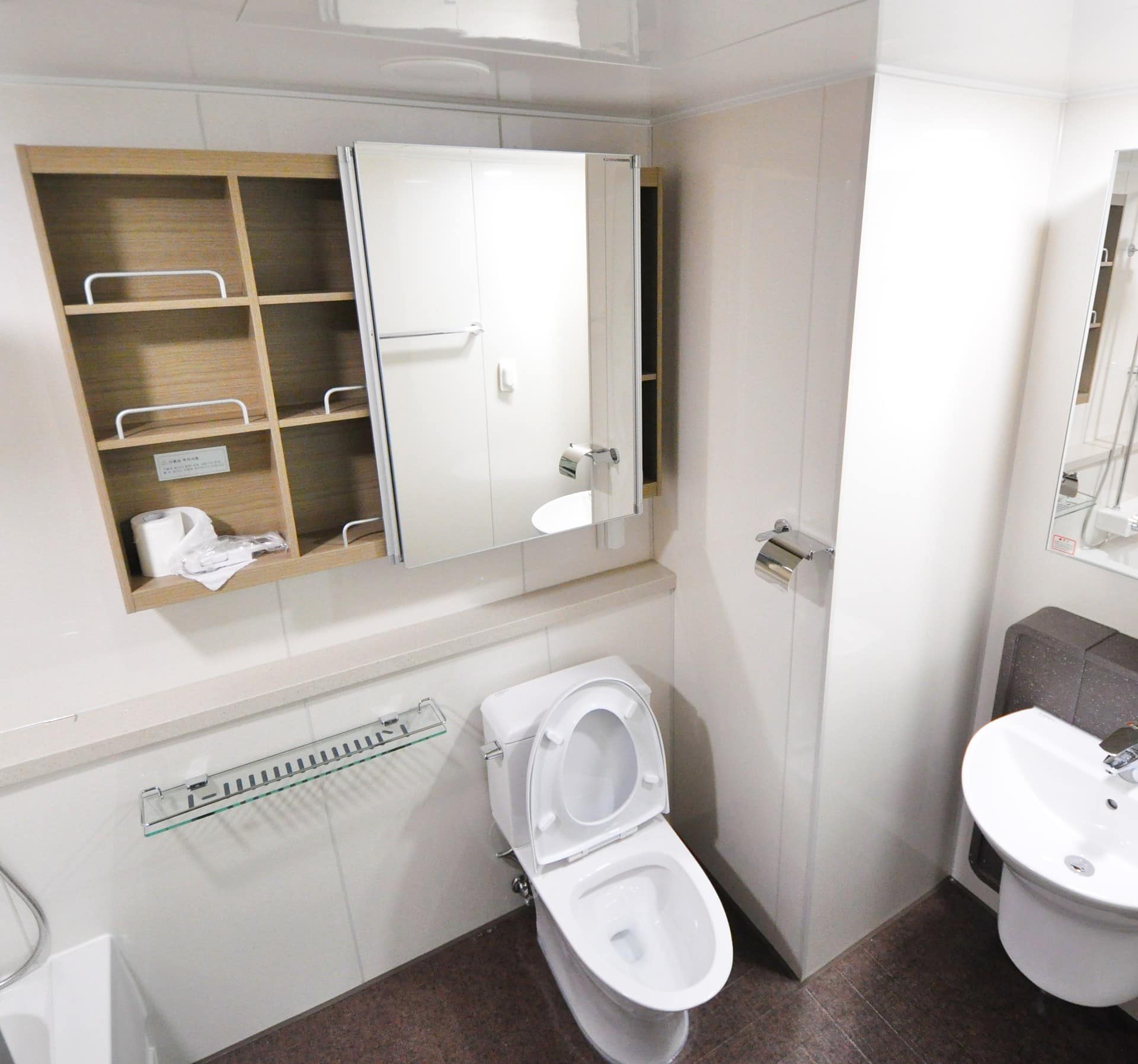 What Is Needed to Run a Luxury Restroom Trailer?